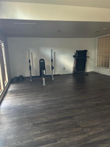 Building Photo - 604 Oak Meadow Dr