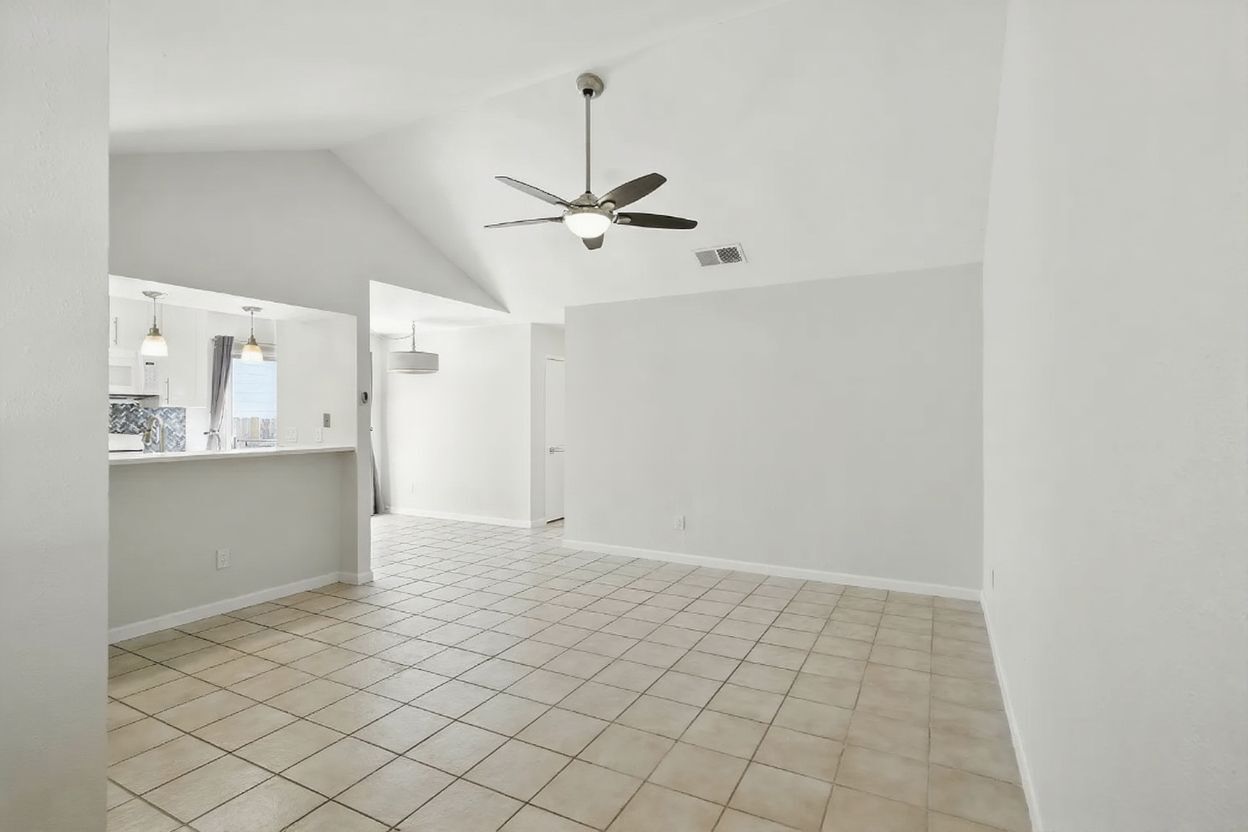 Entry - 11401 Ptarmigan Dr