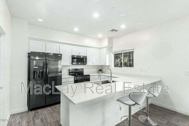 Building Photo - 1918 E Bridgeport Pkwy