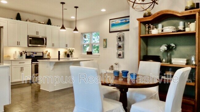 Building Photo - 3211 Anderson Pl