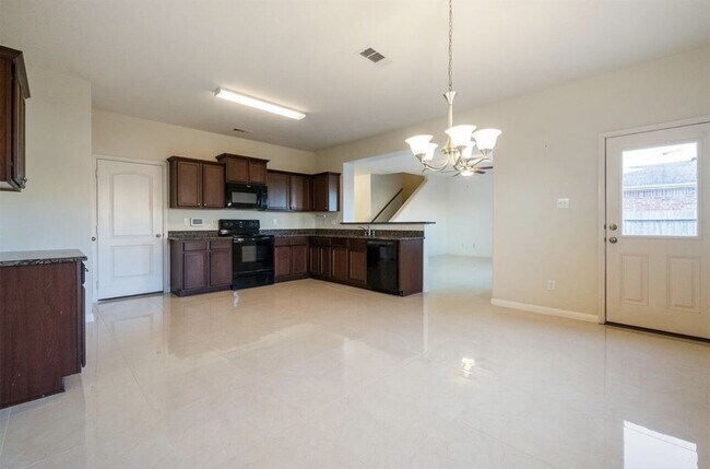Building Photo - Modern Rosharon Home