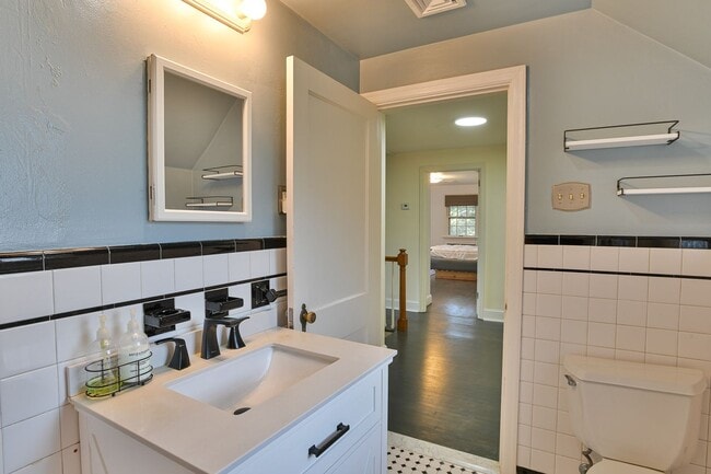 Building Photo - Beautiful Single Family in Bellevue Park