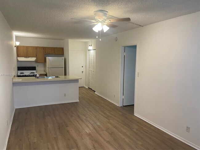 Building Photo - 2401 Riverside Dr