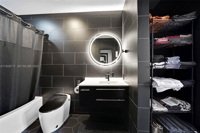 Building Photo - 1010 Belmont Pl