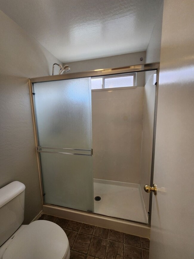 Building Photo - Promotion!  4 Bed 2.5 Bath Home with Split...