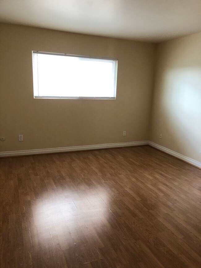 Building Photo - Near Parkway Plaza - 2 Bedrooms/2 Baths with Central Air Conditioning@ Sunterra