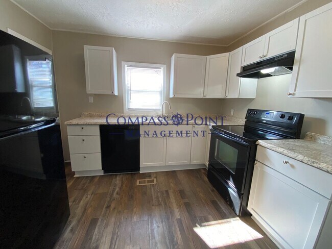 Building Photo - Your New Home Awaits! First Month Rent Free!!!