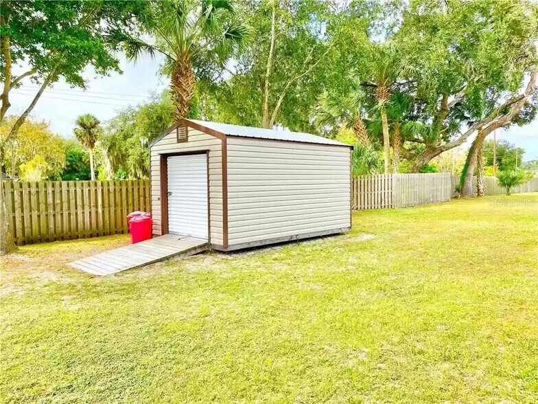 Building Photo - 1709 Lakewood Ave