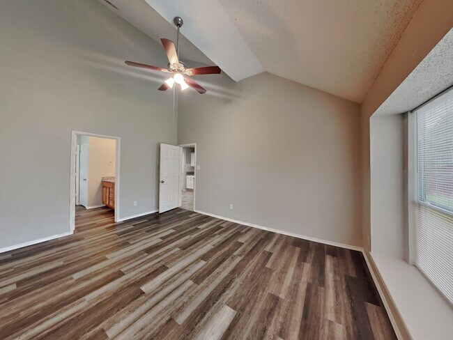 Building Photo - Beautiful 4BR Home in Denton with Fireplace, Fenced Yard & Garage