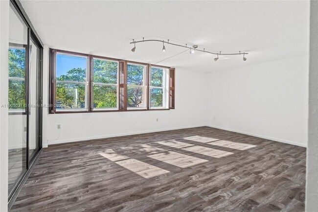 Building Photo - 20291 NE 30th Ave