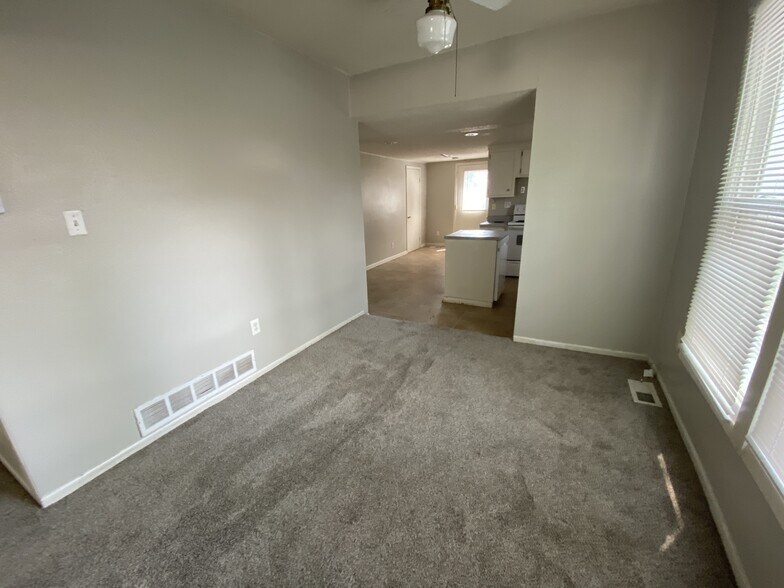 Building Photo - 409 2nd St