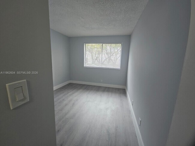 Building Photo - 177 Lakeview Dr