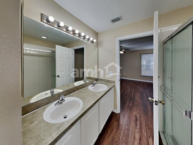 Building Photo - 1322 Lake Idamere Blvd