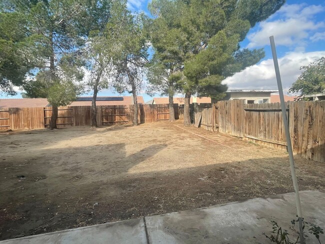 Building Photo - Adelanto Home- 3 Bedrooms, 2 Bathrooms, La...