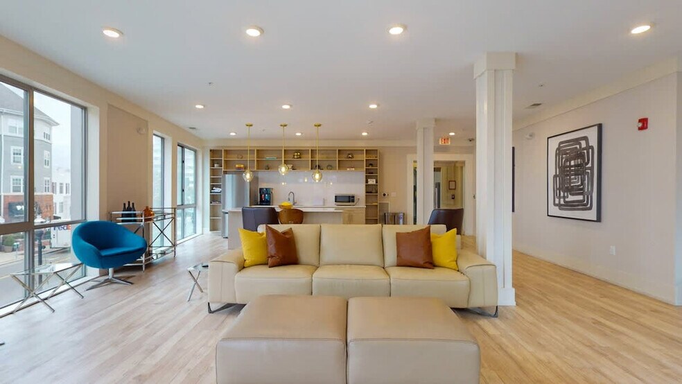 Building Photo - 545 Bedford St