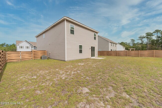 Building Photo - 221 Salt Mdw Ln