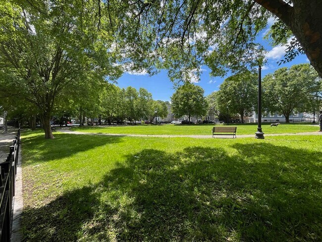 Building Photo - 2 Woodville Park