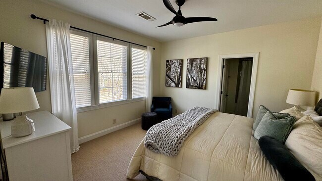Building Photo - 1121 Starboard Dr