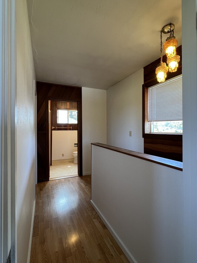 Building Photo - 1268 Fernwood Dr