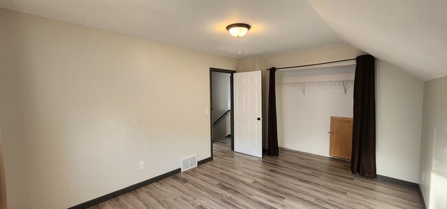 Building Photo - Beautiful 3 Bed, 2 Bath Home w/ Office in ...