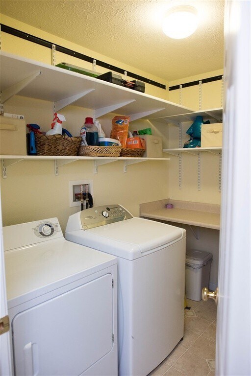 Building Photo - 4 Bedroom 2.5 Bath Home