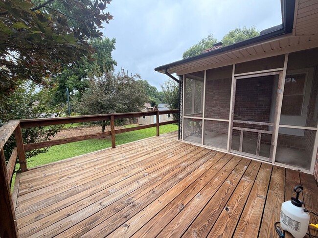 Building Photo - Discover a comfortable 3-bedroom, 2-bath home located on the west side of Russellville, AR.