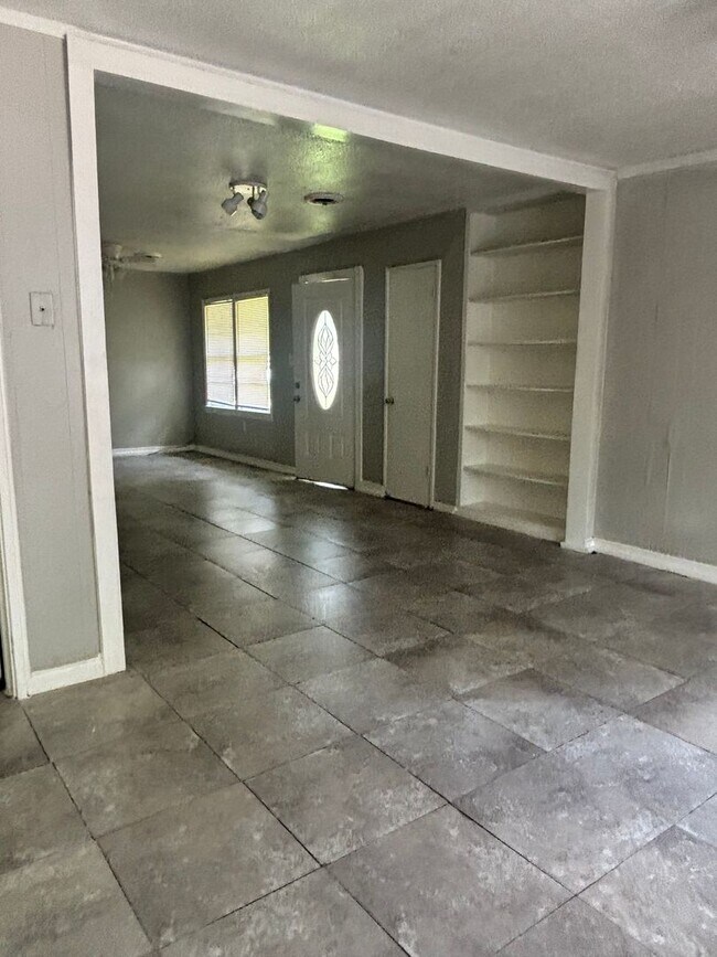 Building Photo - 1452 Woody Dr