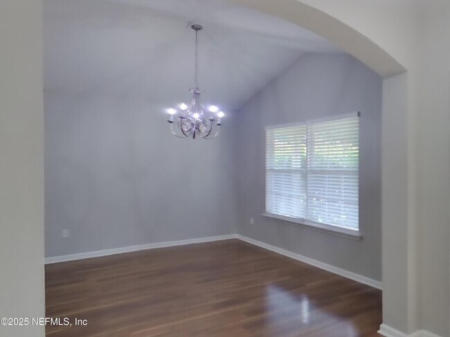 Building Photo - 495 Apple Creek Dr