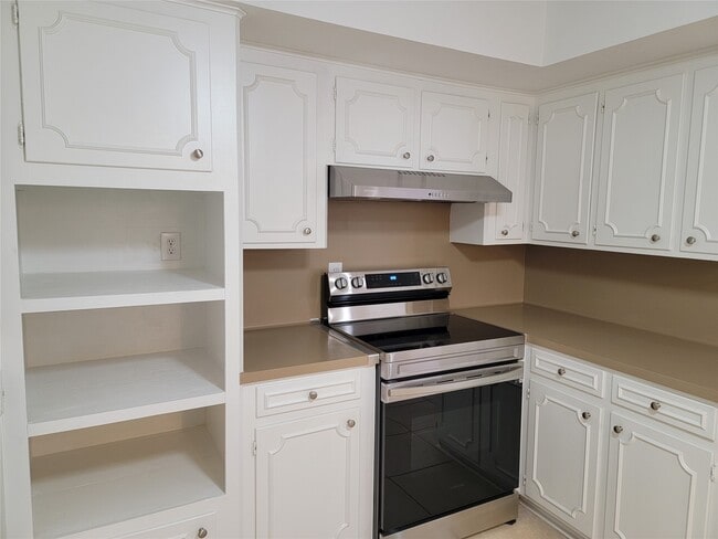 Building Photo - 713 Clubside Dr