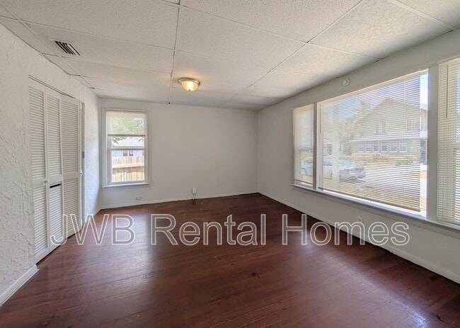 Building Photo - 28 33rd St W