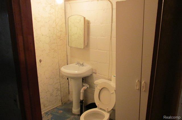 Building Photo - 995 Lakeview St