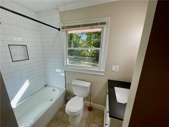 Building Photo - 21 Opal St