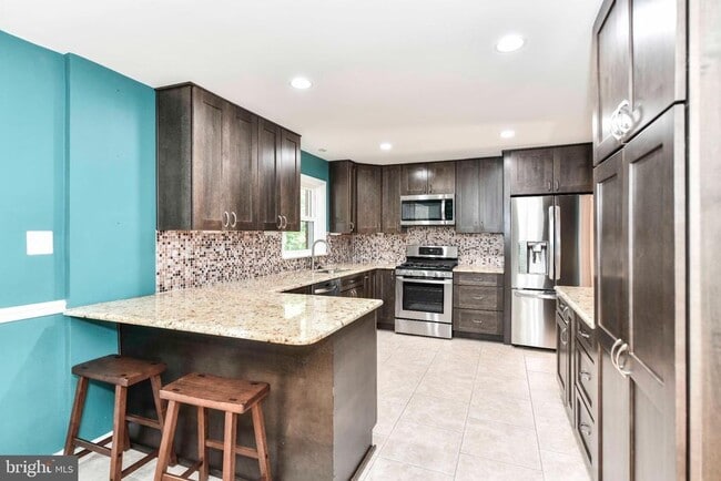 Building Photo - 9205 Hamilton Dr