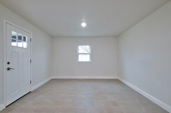 Building Photo - FOR LEASE - 3/2/2 - WEST LUBBOCK HOME