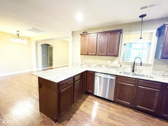Building Photo - 106 S Hamlet Ct