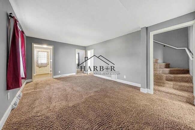 Building Photo - 1st month free with 13 month lease!