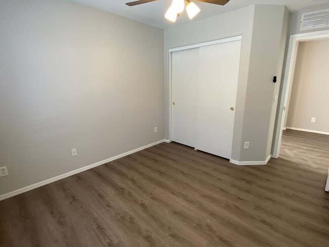 Building Photo - 4 Bedroom, 3 bath, two story with loft in ...