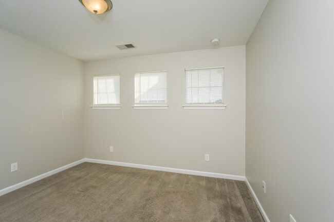 Building Photo - 1961 Drummond Dr