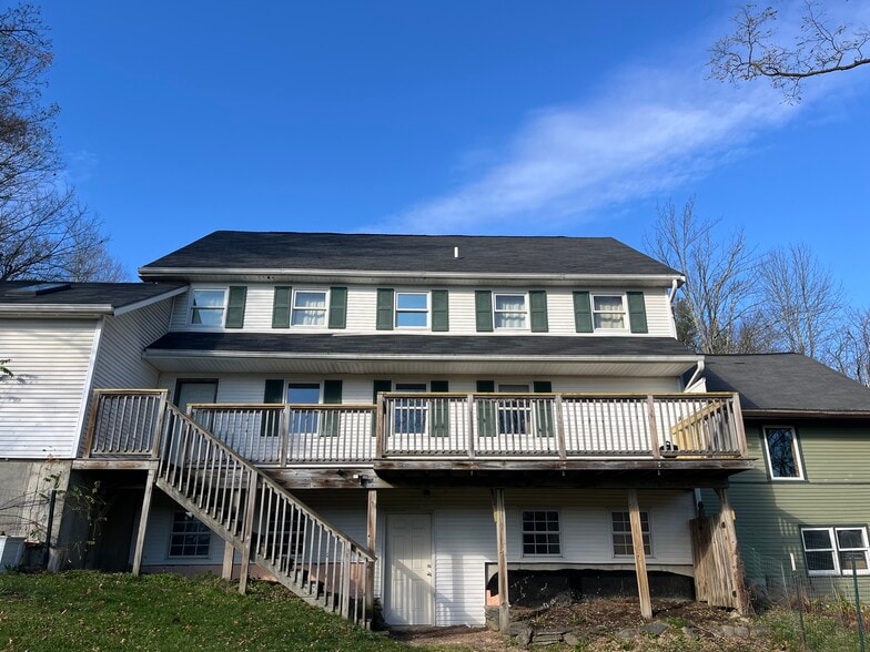 Building Photo - 851 Woods Hollow Rd