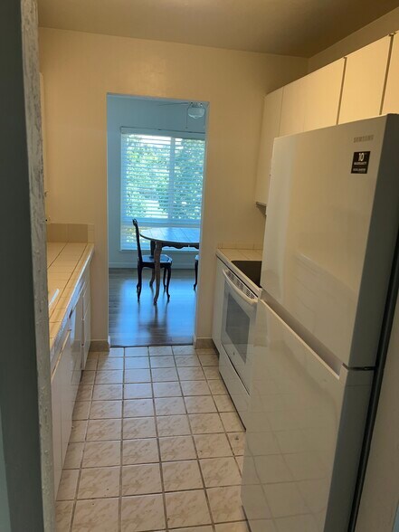 Kitchen - 310 N Civic Dr