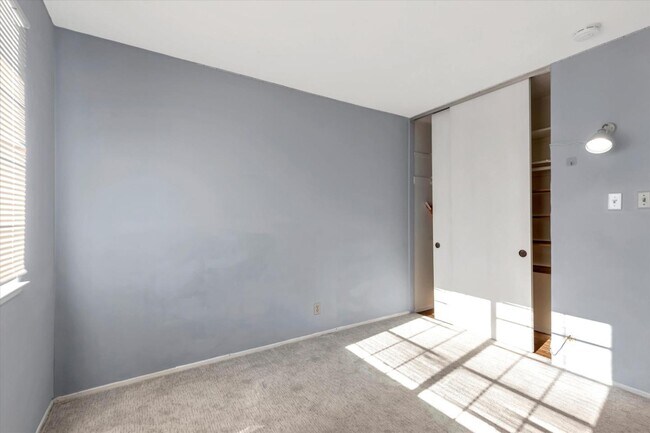 Building Photo - 40307 San Sebastian Pl