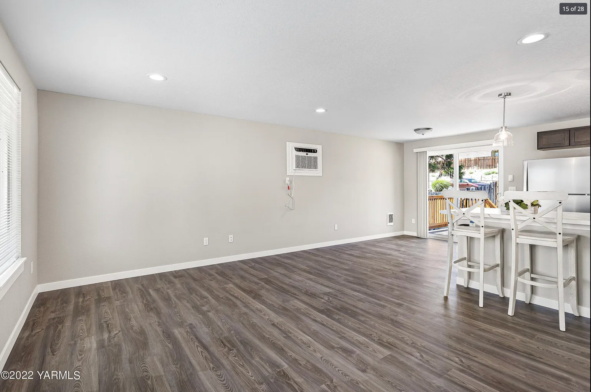 Building Photo - 709 W Cherry Ave