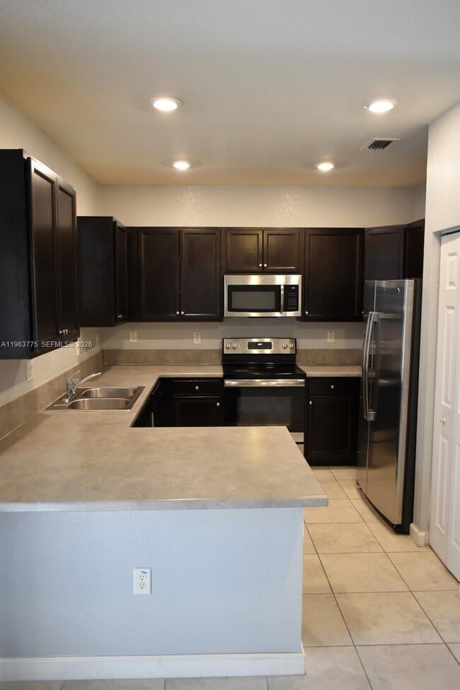 Building Photo - 3392 SE 1st St