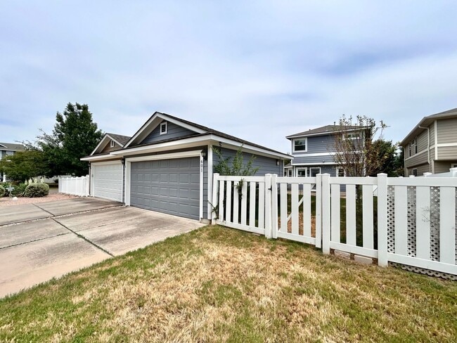 Building Photo - Modern 3/BR 2.5/BA Home with Patio & Balcony