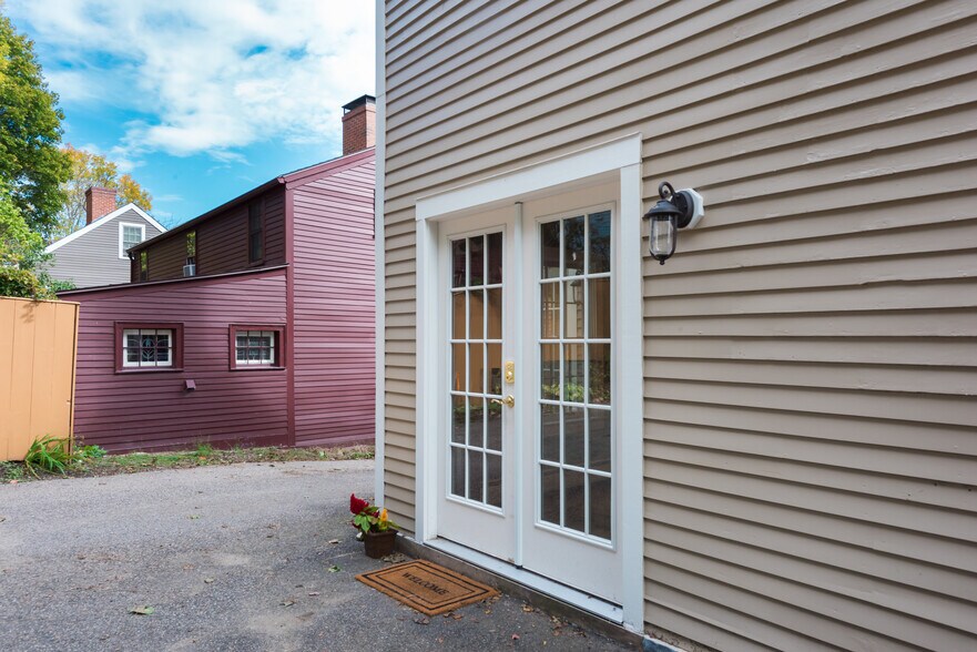 Building Photo - 69 Dennett St