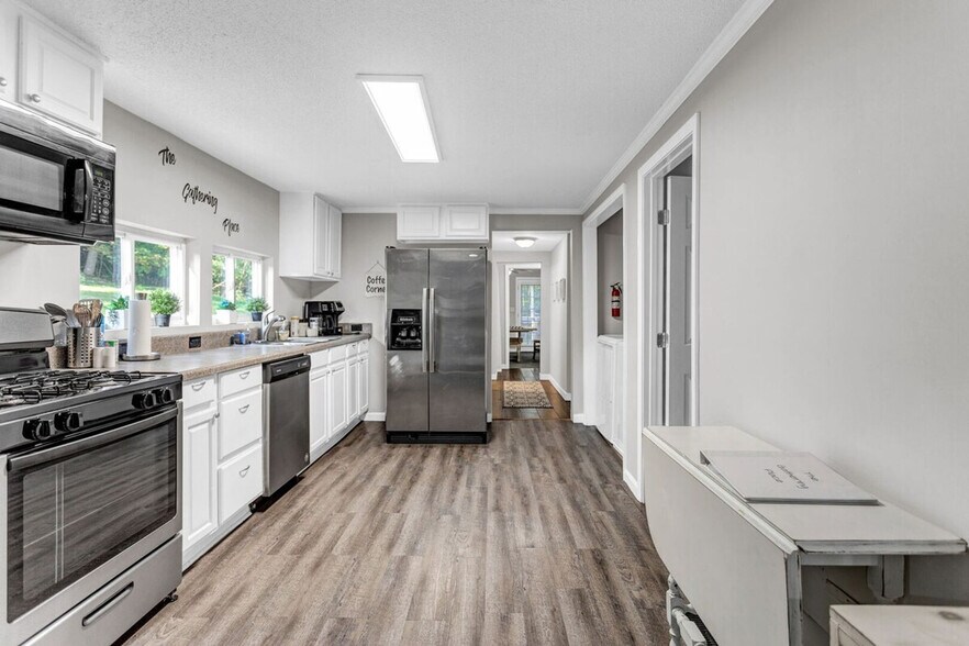 Building Photo - 4497 McLain Cir