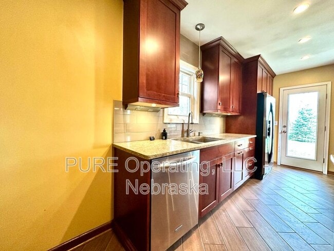 Building Photo - 5120 Franklin St