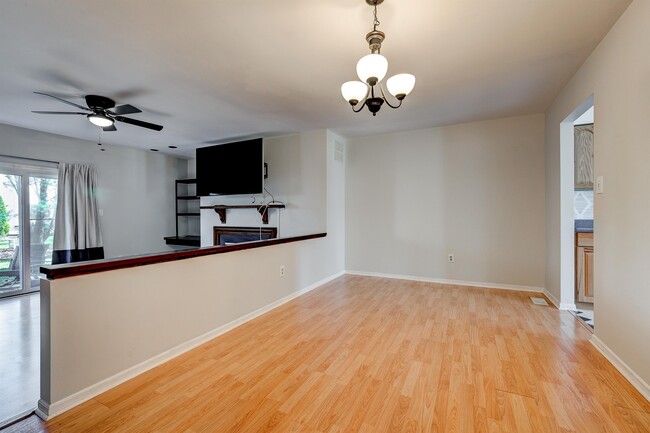 Building Photo - 811 Kings Croft Dr