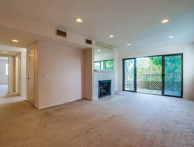 Building Photo - 14804 Magnolia Blvd