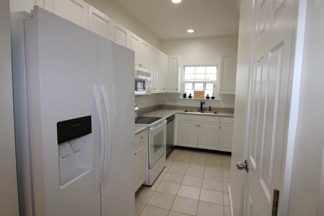 Building Photo - 348 Moss Creek Ln
